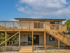 All Decked Out - Matarangi Holiday Home, Matarangi